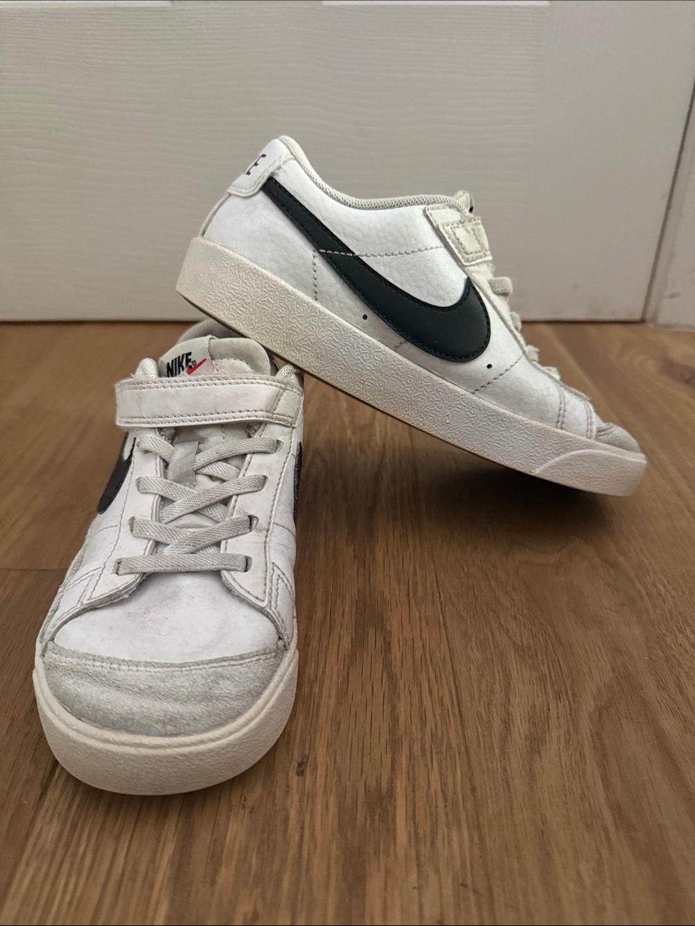 Nike White Low-Top Leather Sneakers with Black Swoosh boy size 1